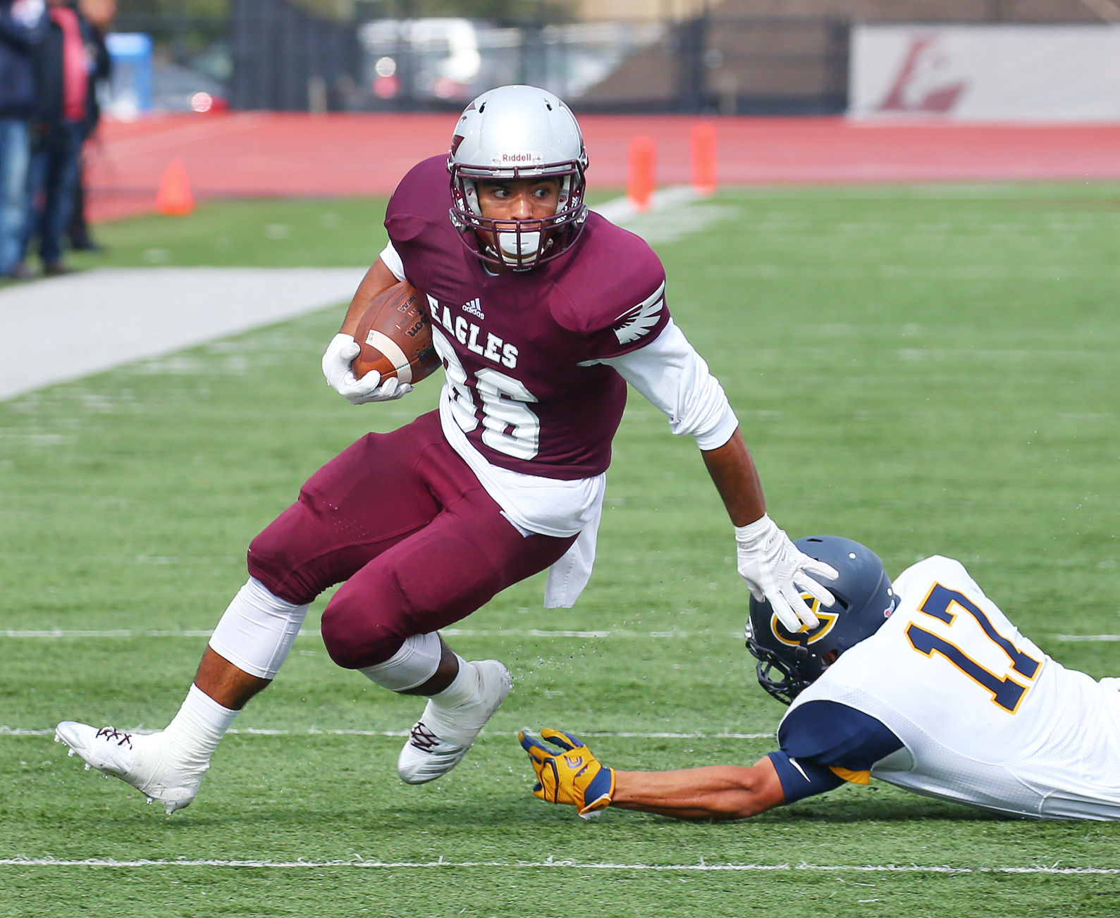 UW-La Crosse football: Special teams, defense jumpstarts win over Eau Claire